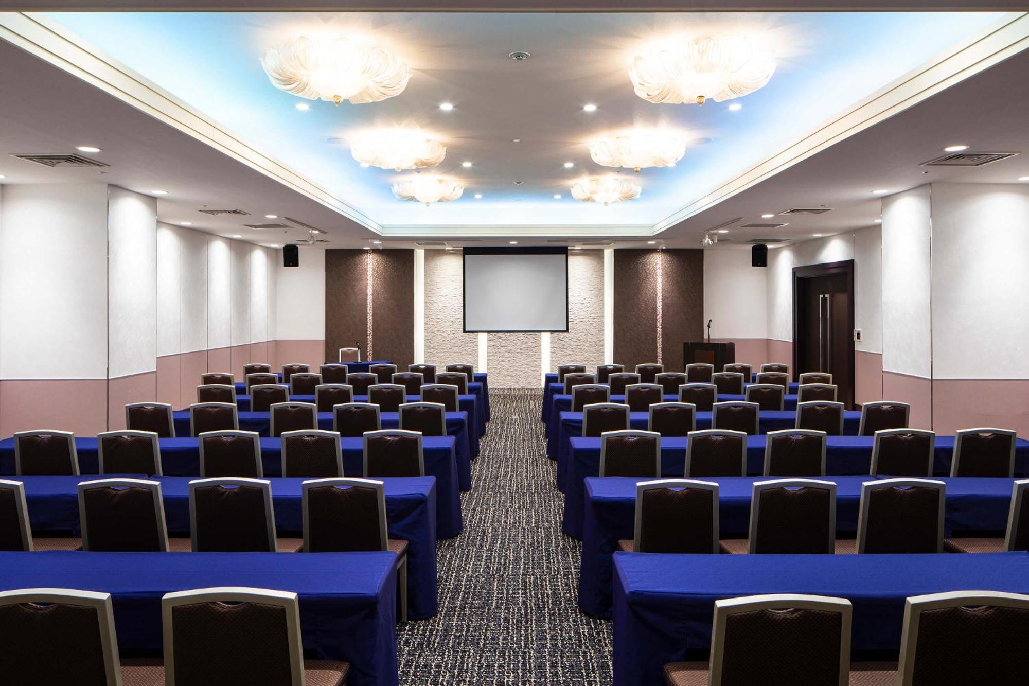 Hotel Metropolitan Takasaki Bagian luar foto